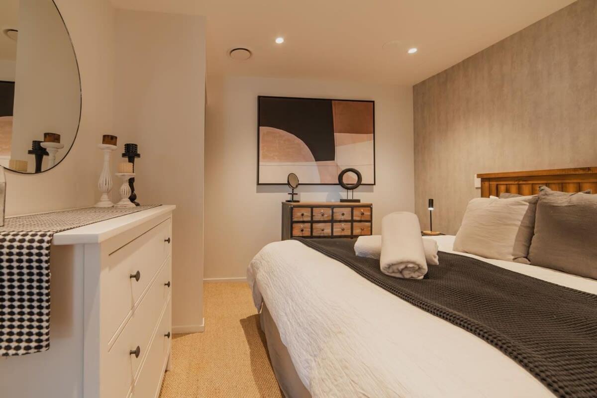 Penthouse Perfection - 2Br Elegance On Worcester St クライストチャーチ エクステリア 写真